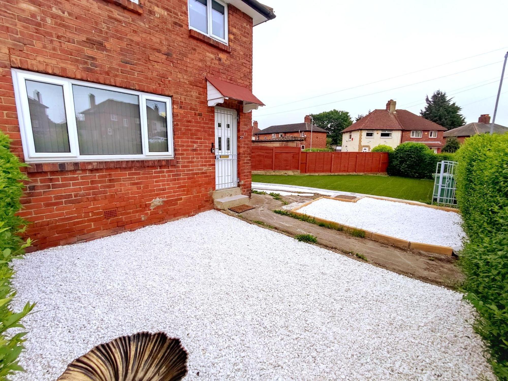 Comfortable 3 Bedrooms Leeds Beach House - Ideal For Family And Contractors - Free Parking For 2 Cars Exterior photo